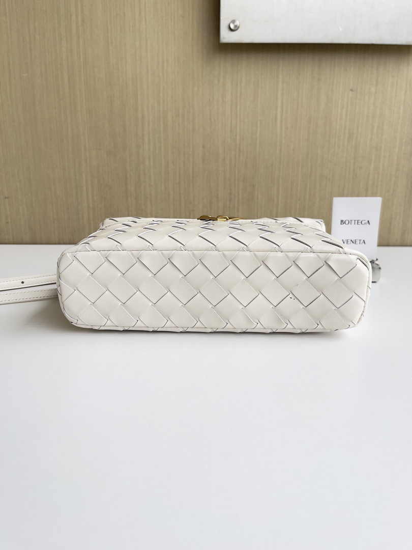 Bottega Veneta Bang Bang Vanity Case 789109 Beige