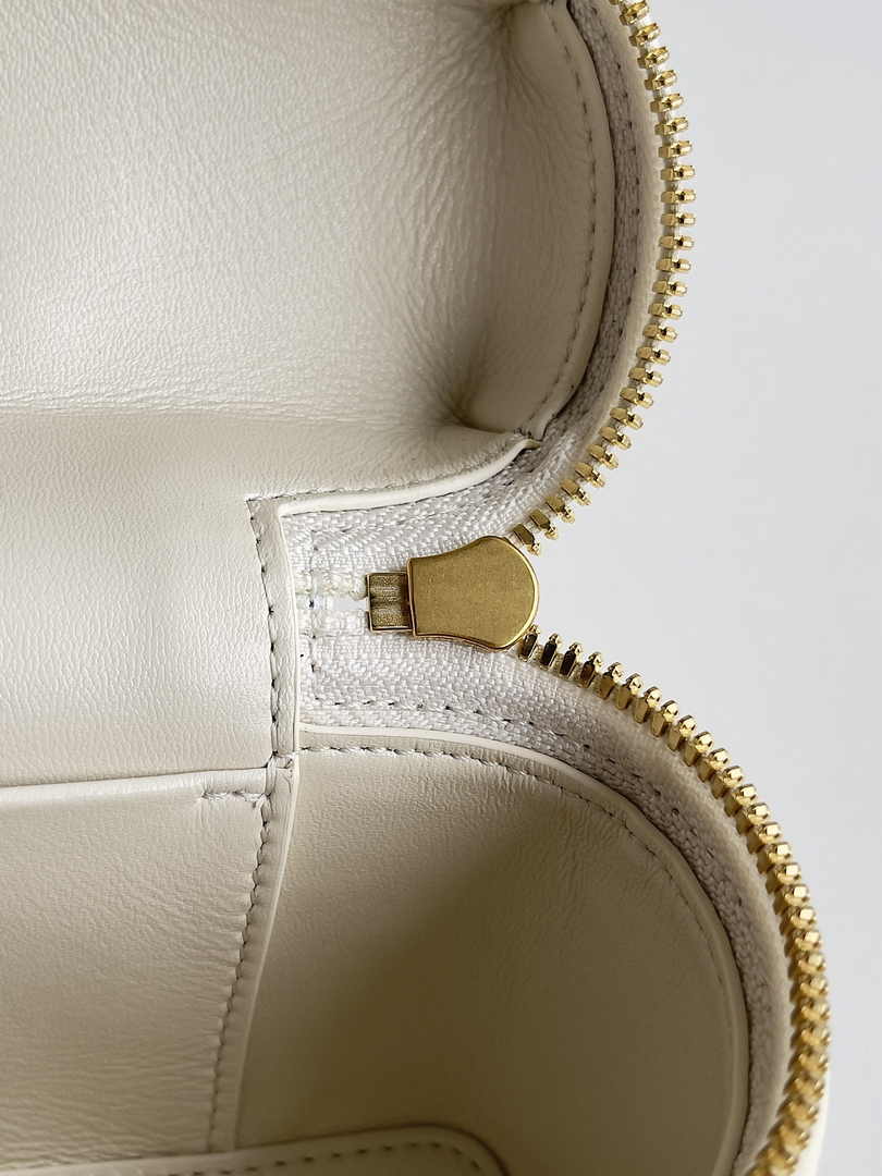 Bottega Veneta Bang Bang Vanity Case 789109 Beige