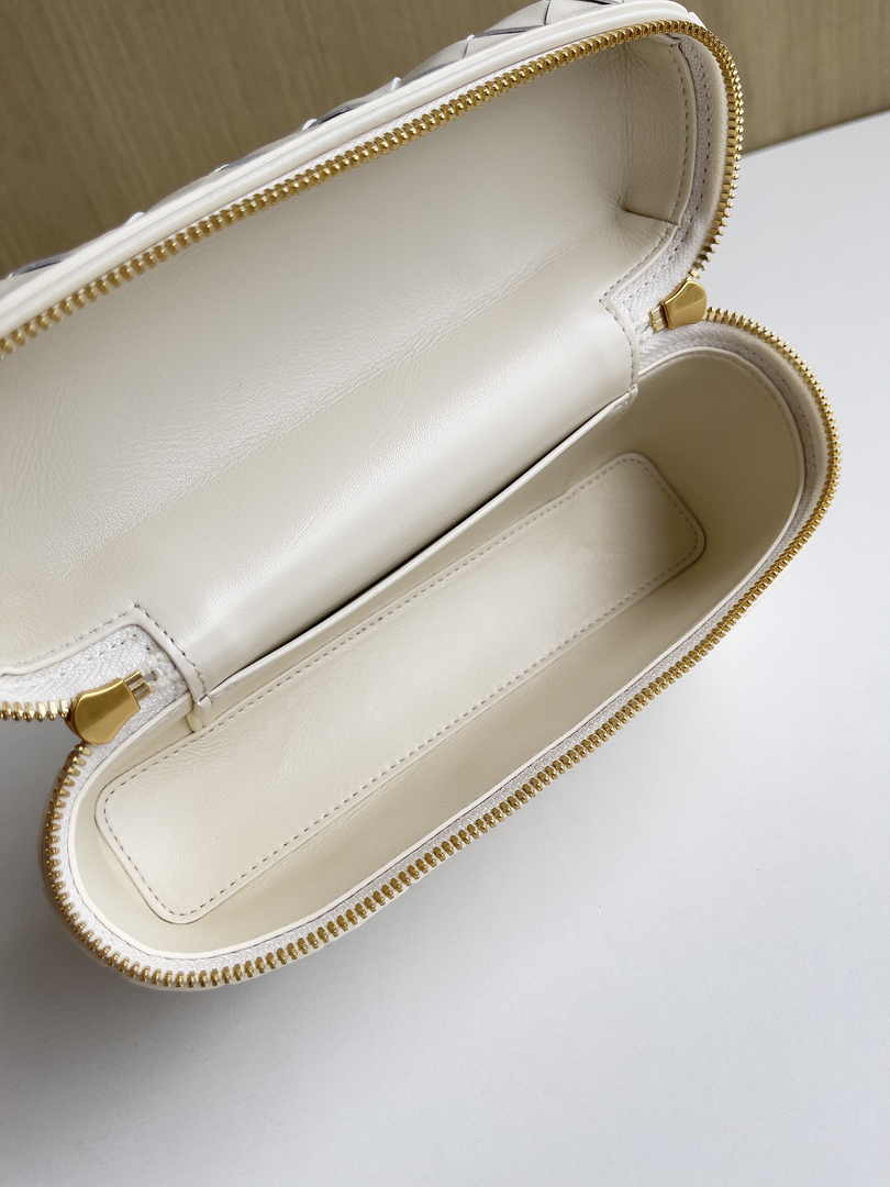 Bottega Veneta Bang Bang Vanity Case 789109 Beige