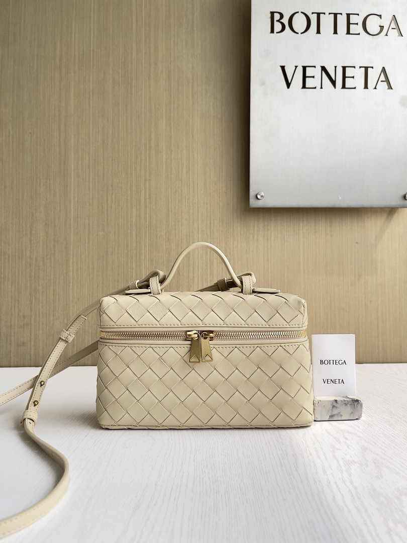 Bottega Veneta Bang Bang Vanity Case 789109 Beige