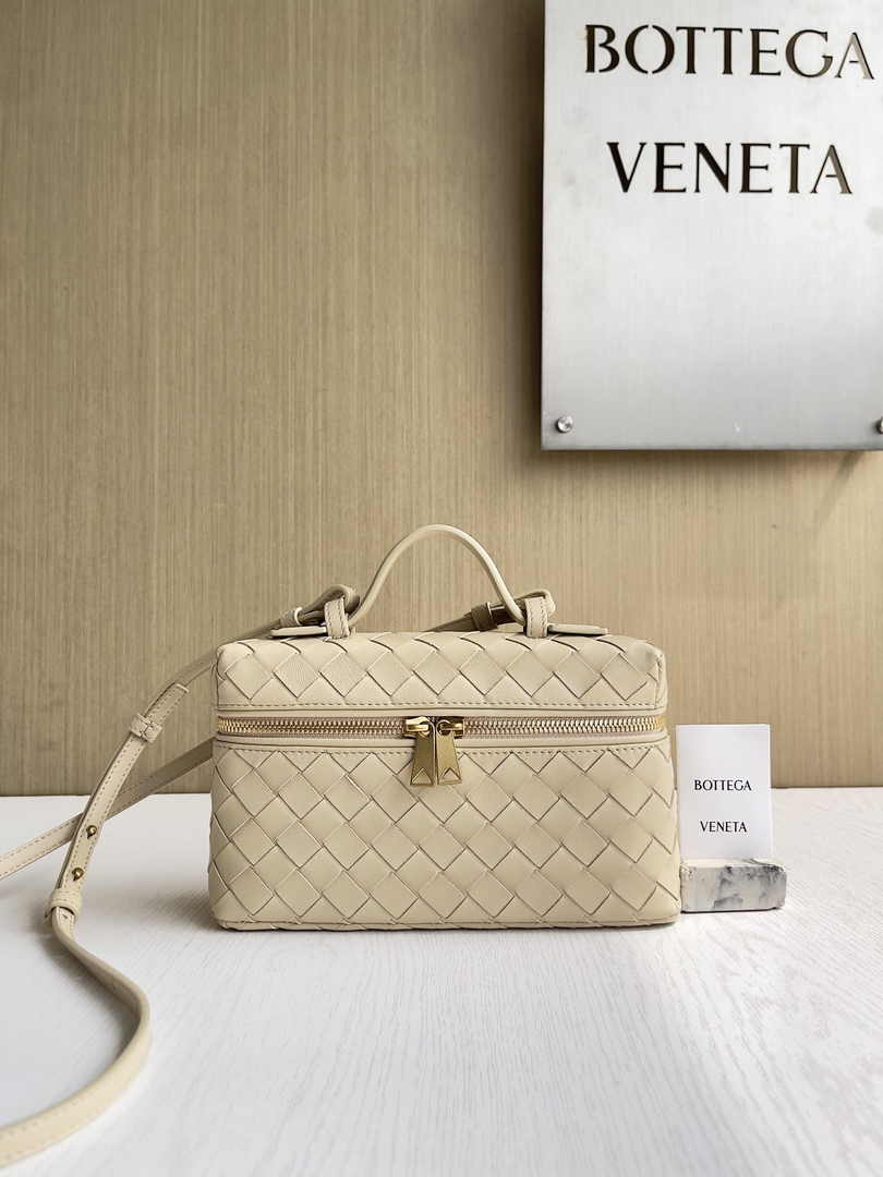 Bottega Veneta Bang Bang Vanity Case 789109 Beige