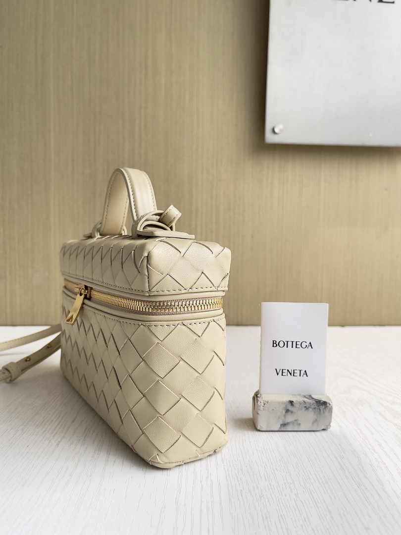 Bottega Veneta Bang Bang Vanity Case 789109 Beige