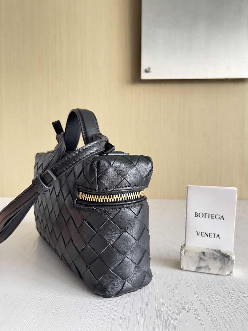Bottega Veneta Bang Bang Vanity Case 789109 Black