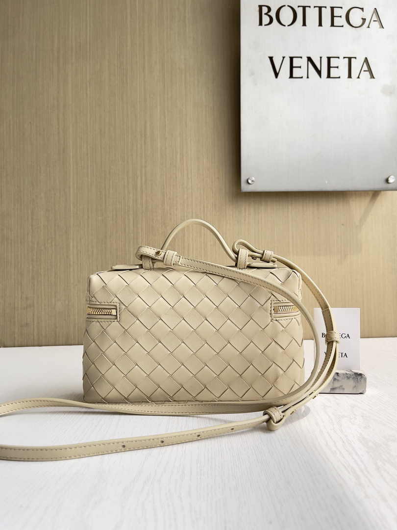 Bottega Veneta Bang Bang Vanity Case 789109 Beige