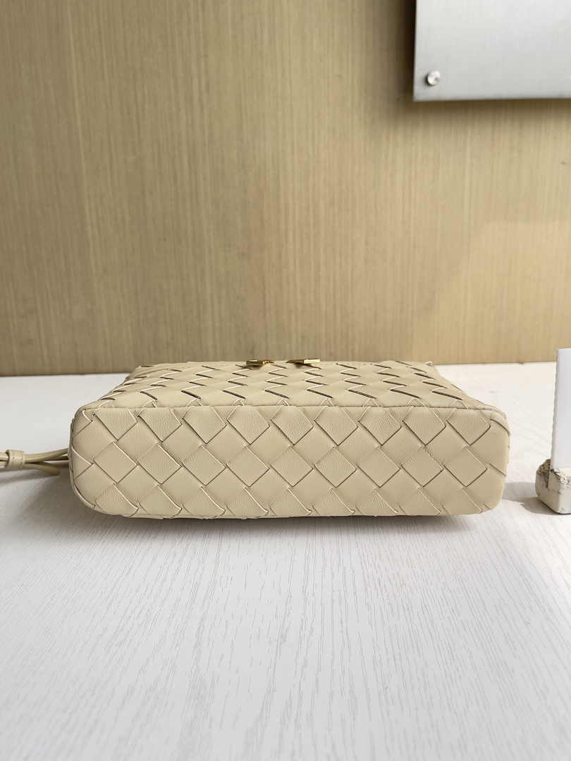 Bottega Veneta Bang Bang Vanity Case 789109 Beige