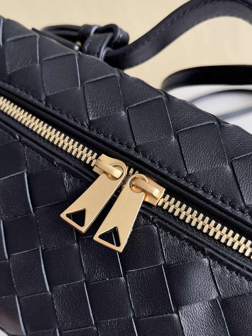 Bottega Veneta Bang Bang Vanity Case 789109 Black