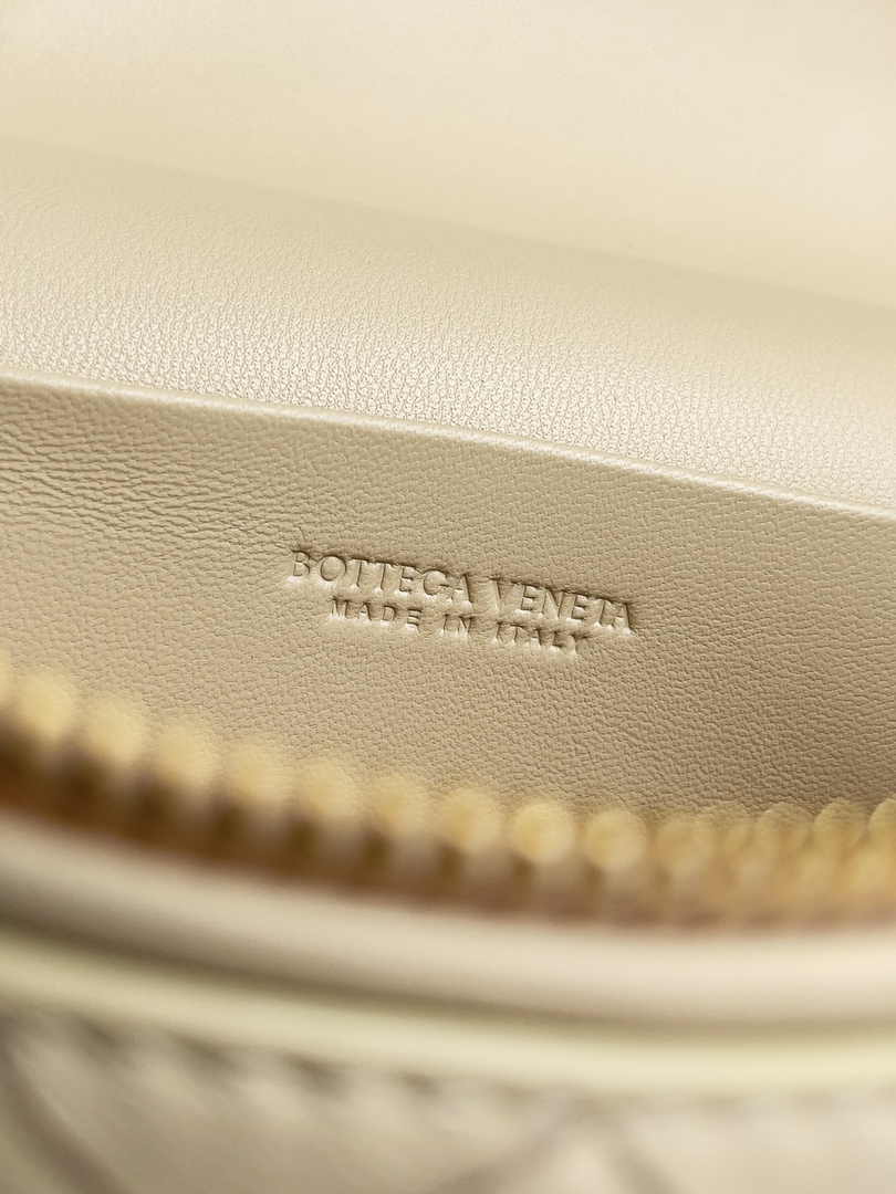 Bottega Veneta Bang Bang Vanity Case 789109 Beige