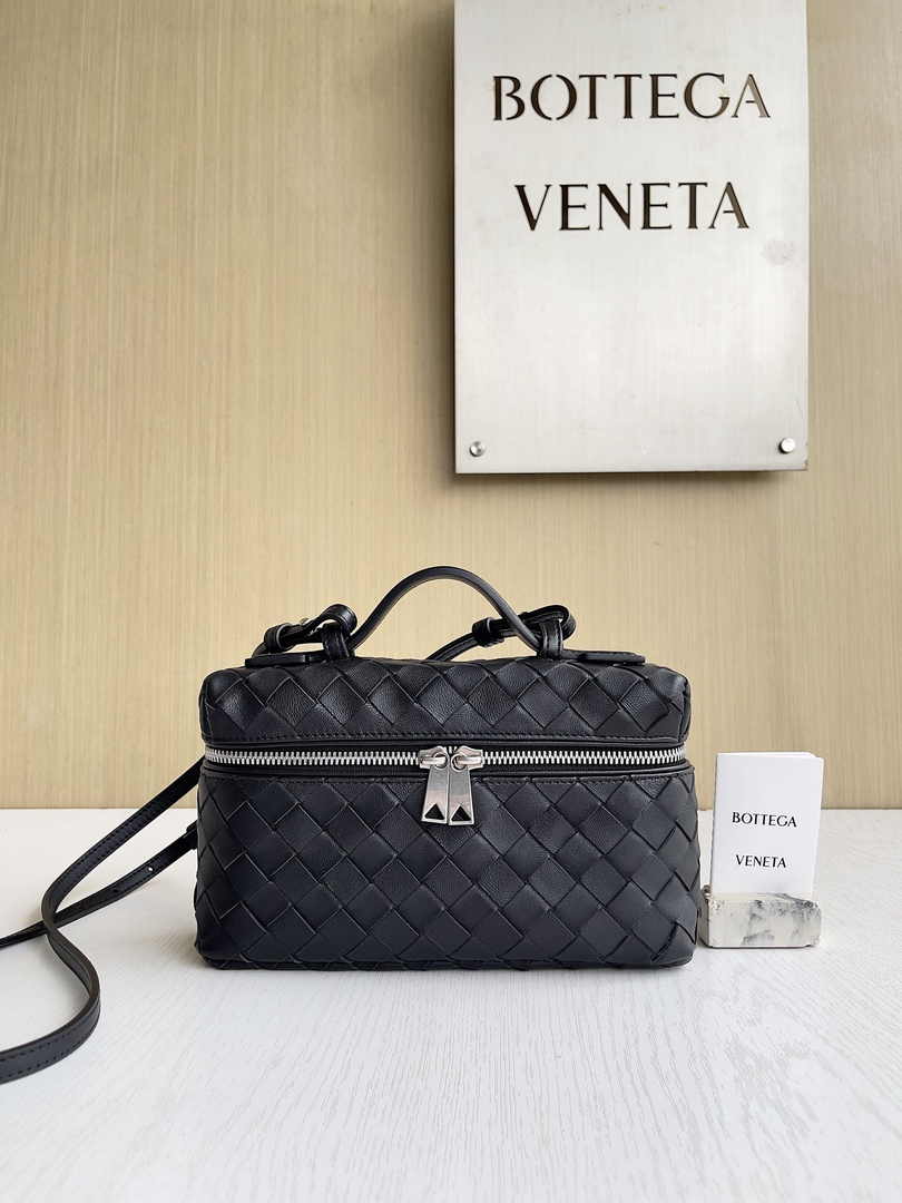 Bottega Veneta Bang Bang Vanity Case 789109 Black Silver