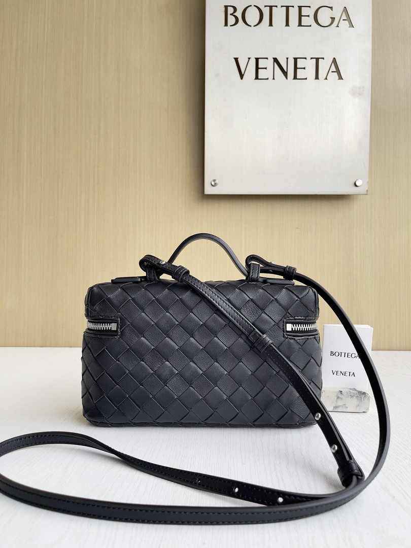 Bottega Veneta Bang Bang Vanity Case 789109 Black Silver