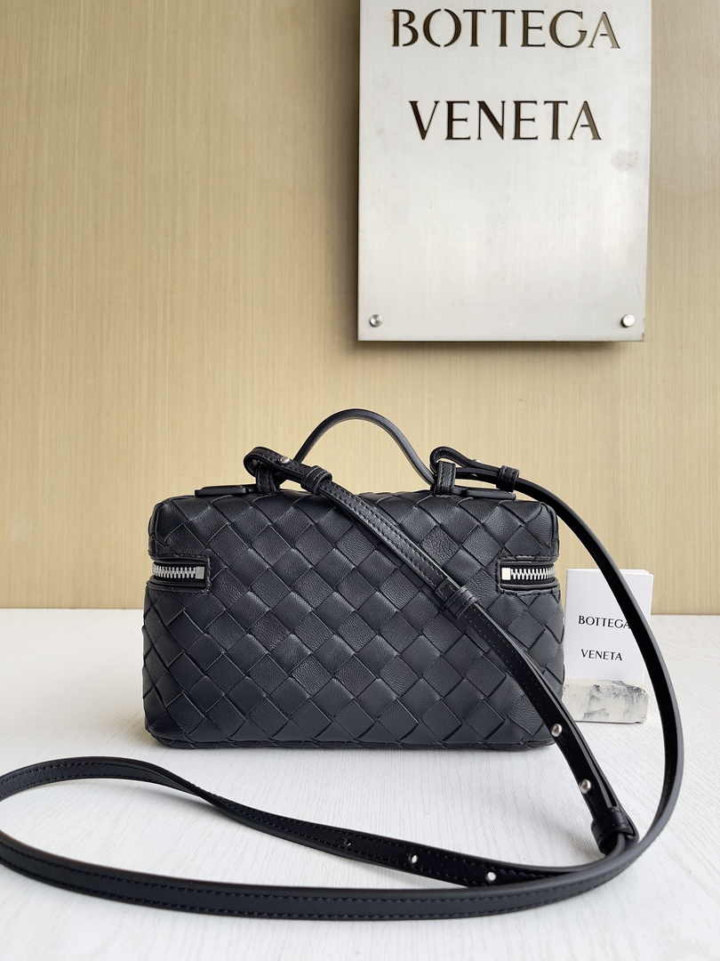 Bottega Veneta Bang Bang Vanity Case 789109 Black Silver
