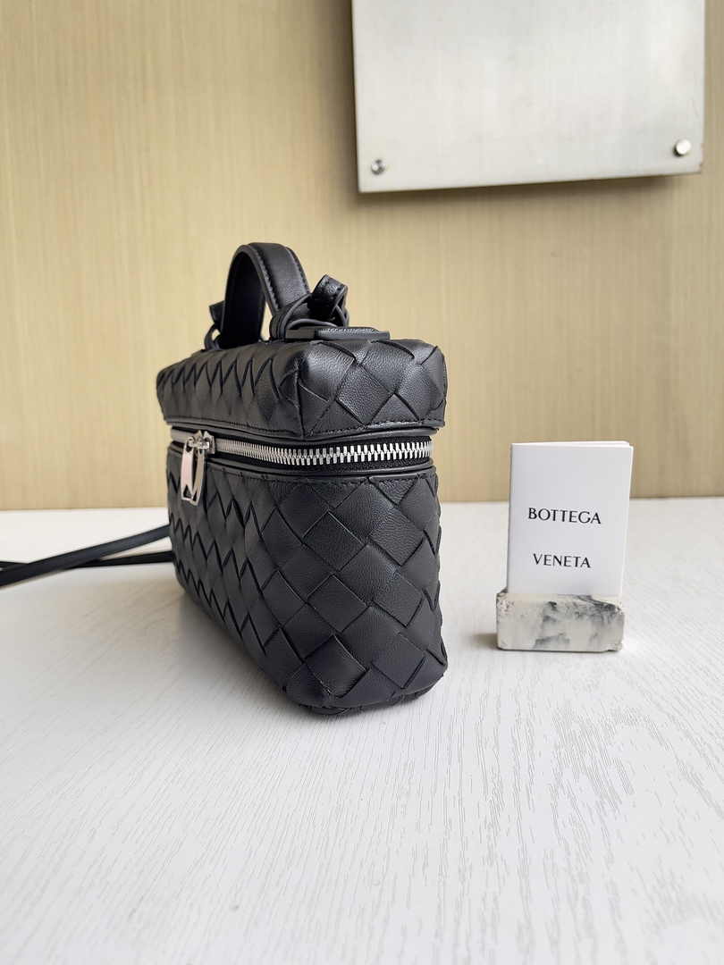 Bottega Veneta Bang Bang Vanity Case 789109 Black Silver