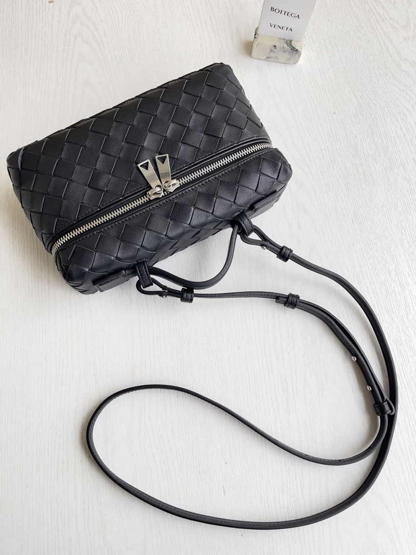 Bottega Veneta Bang Bang Vanity Case 789109 Black Silver