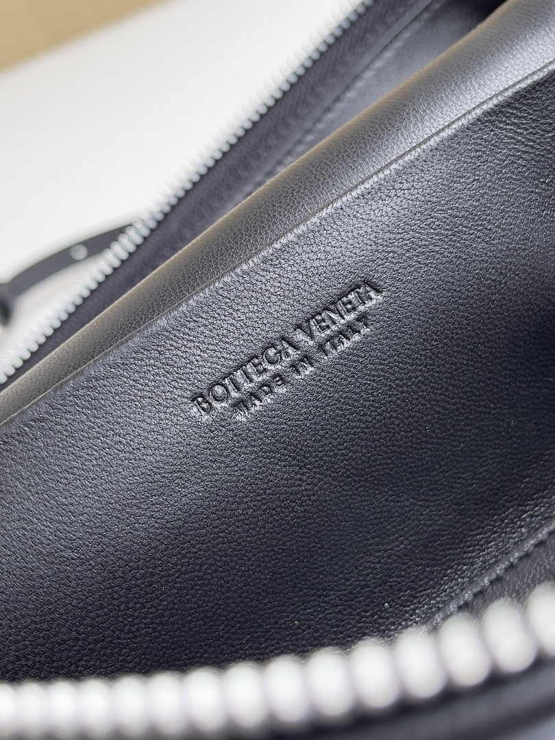 Bottega Veneta Bang Bang Vanity Case 789109 Black Silver