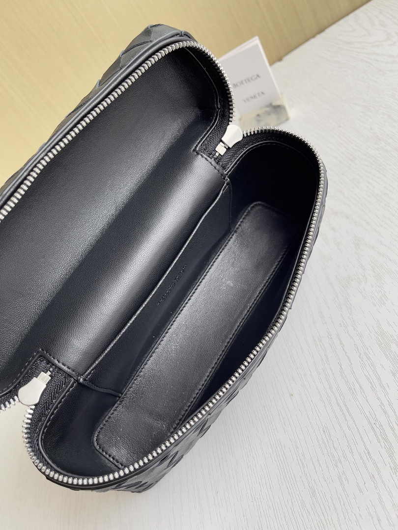 Bottega Veneta Bang Bang Vanity Case 789109 Black Silver