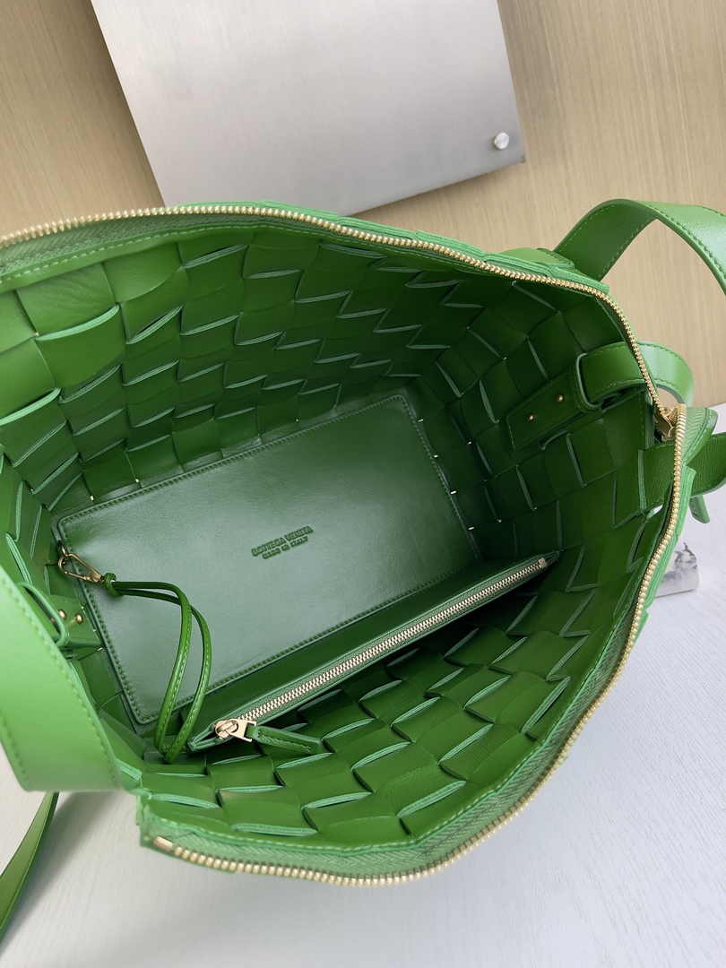 Bottega Veneta Bowling Cassette Bag 730327 Lambskin Green