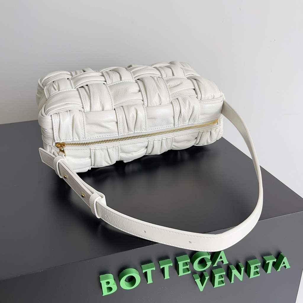 Bottega Veneta BV 717090 Brick Cassette In White