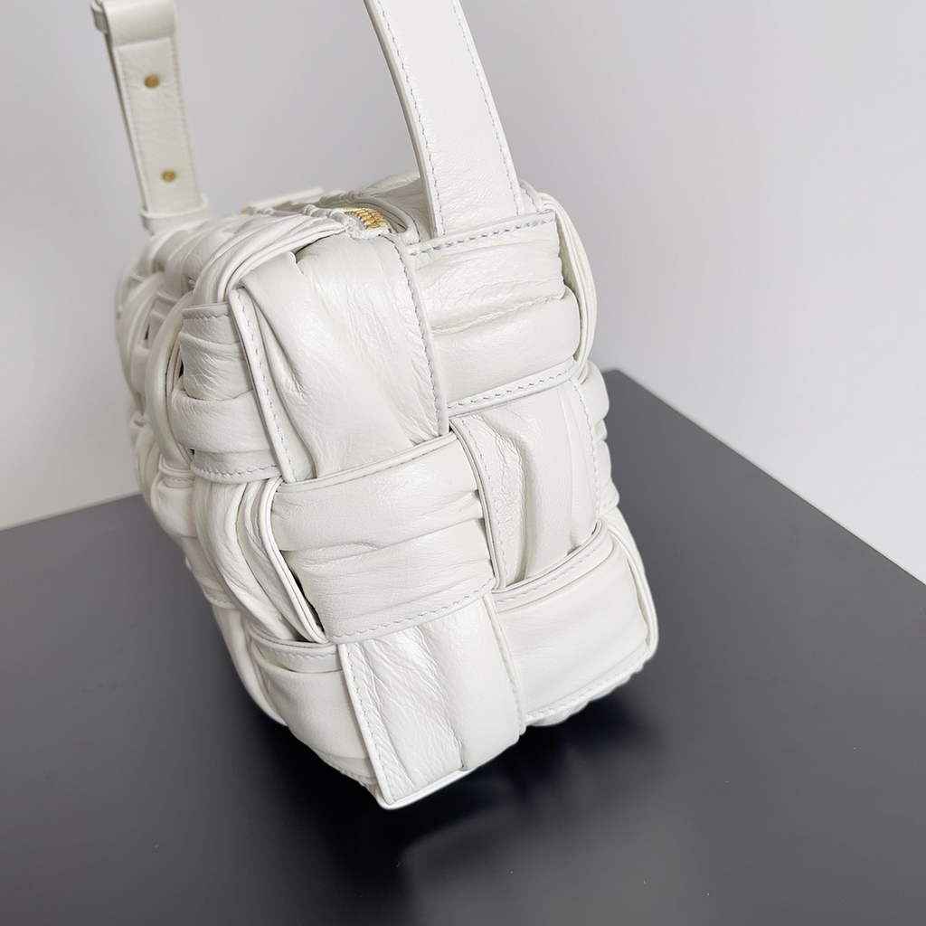 Bottega Veneta BV 717090 Brick Cassette In White