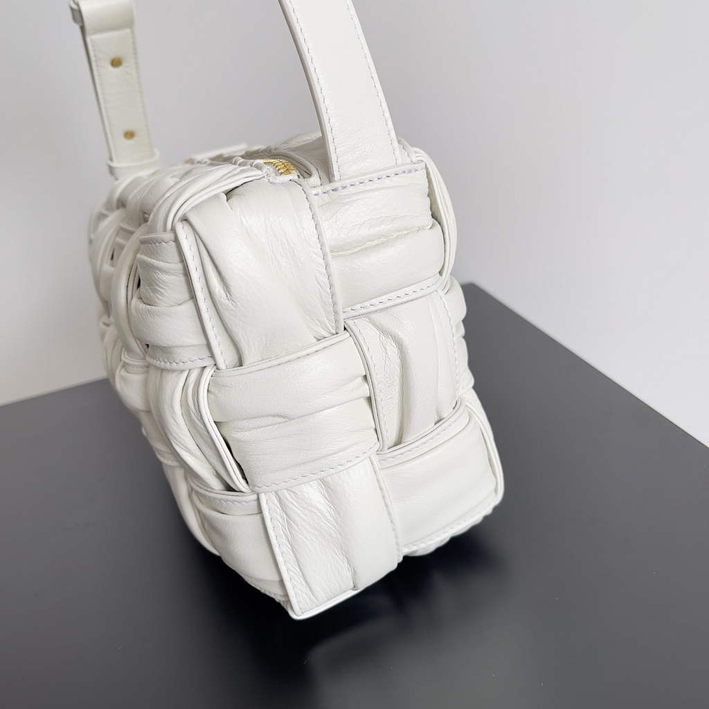 Bottega Veneta BV 717090 Brick Cassette In White