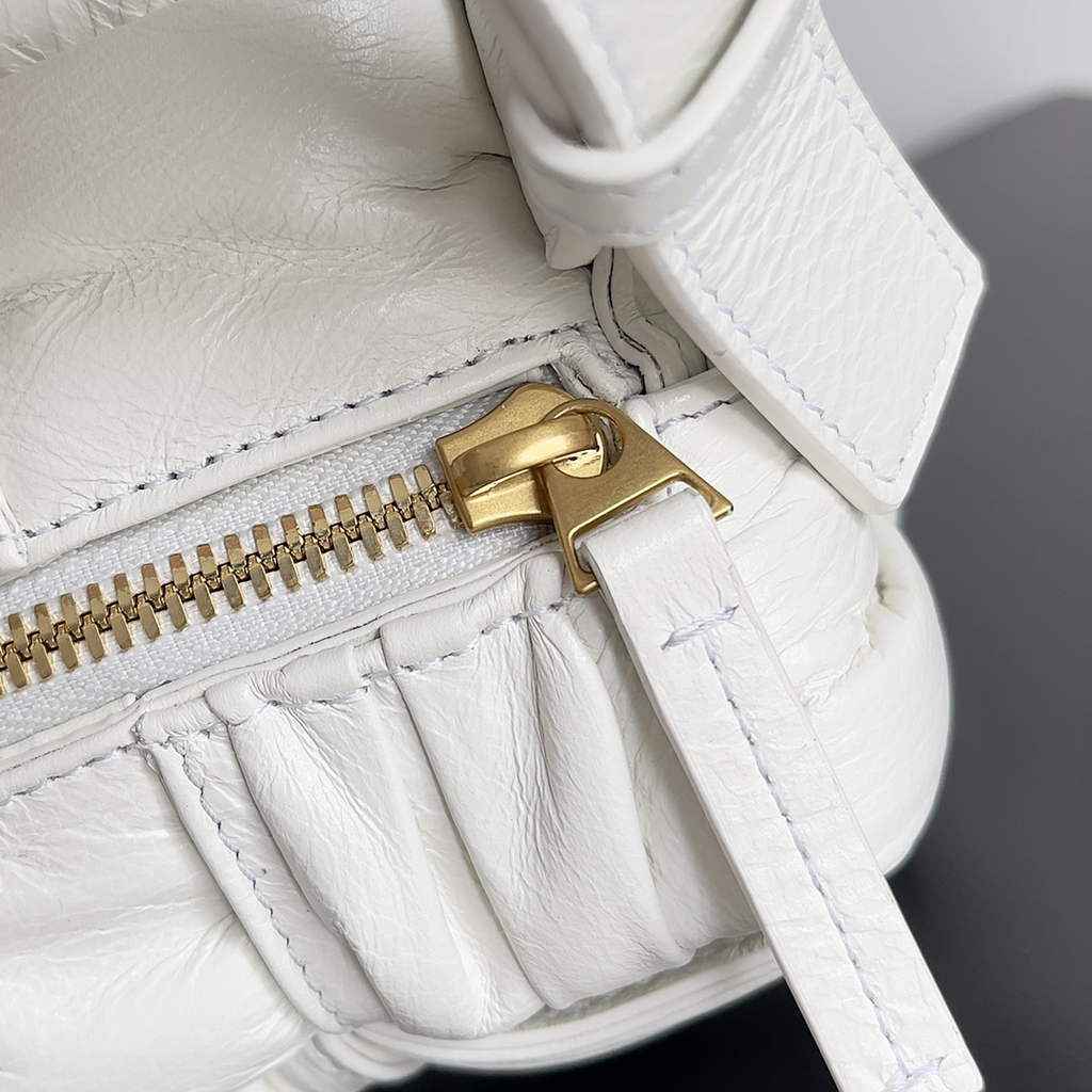 Bottega Veneta BV 717090 Brick Cassette In White