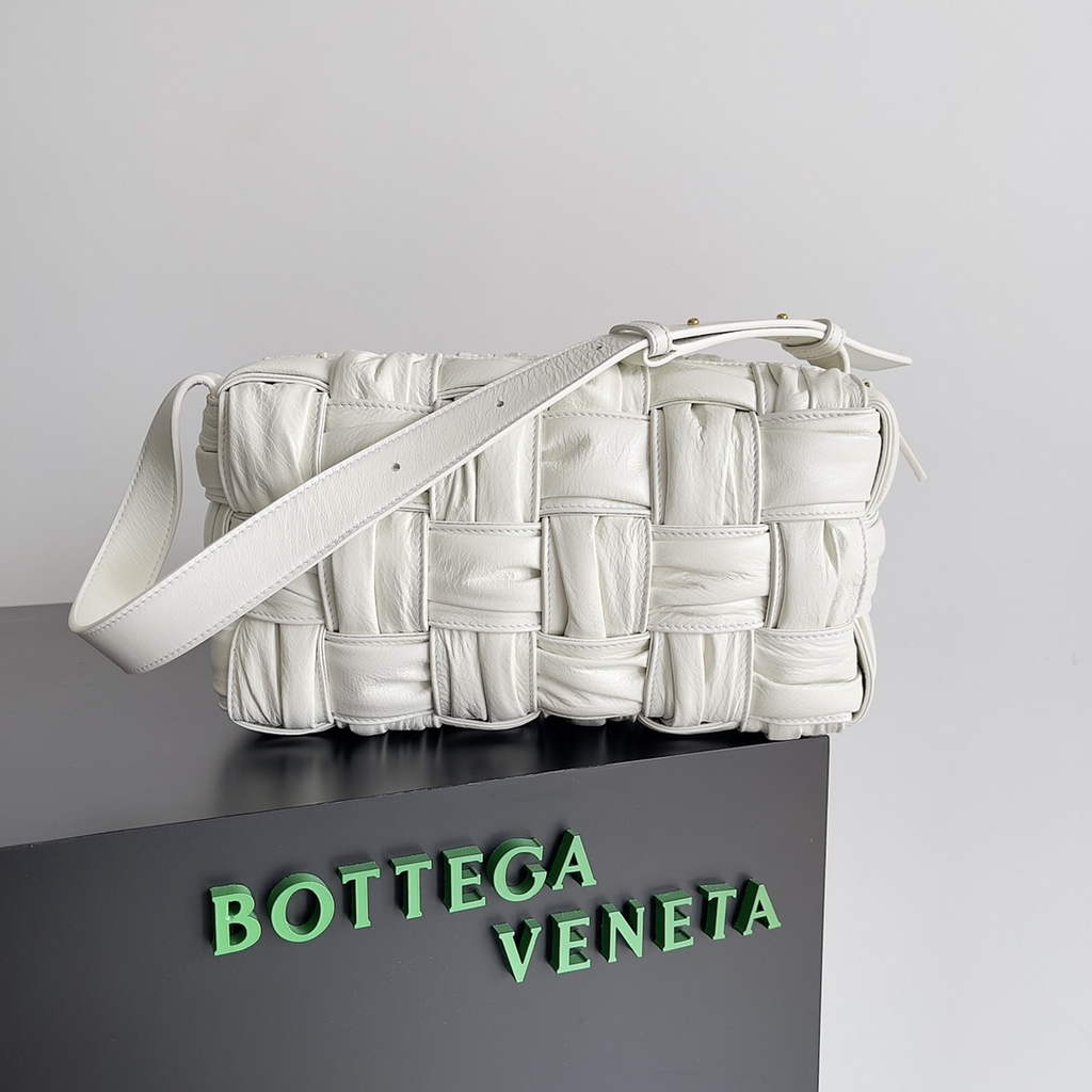 Bottega Veneta BV 717090 Brick Cassette In White