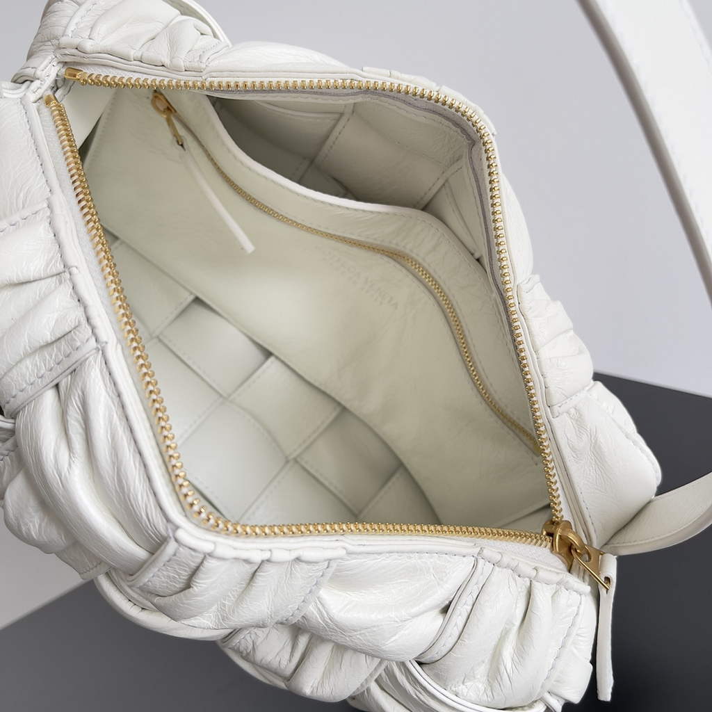Bottega Veneta BV 717090 Brick Cassette In White