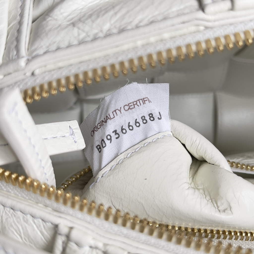 Bottega Veneta BV 717090 Brick Cassette In White