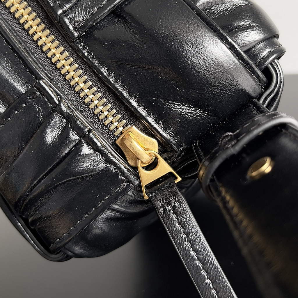 Bottega Veneta BV 717090 Brick Cassette In Black