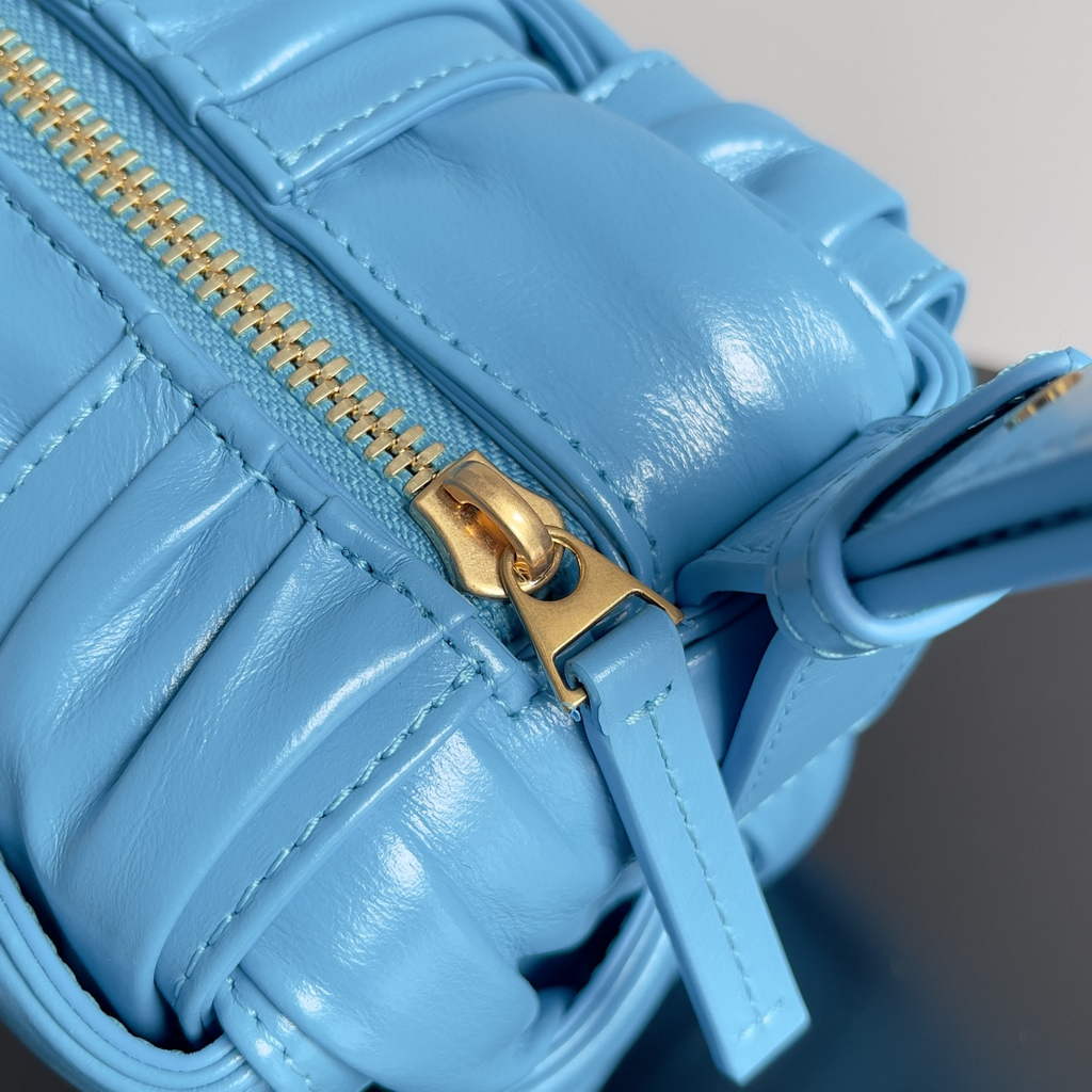 Bottega Veneta BV 717090 Brick Cassette In Blue