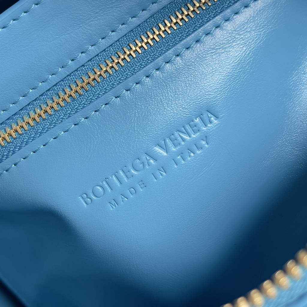 Bottega Veneta BV 717090 Brick Cassette In Blue