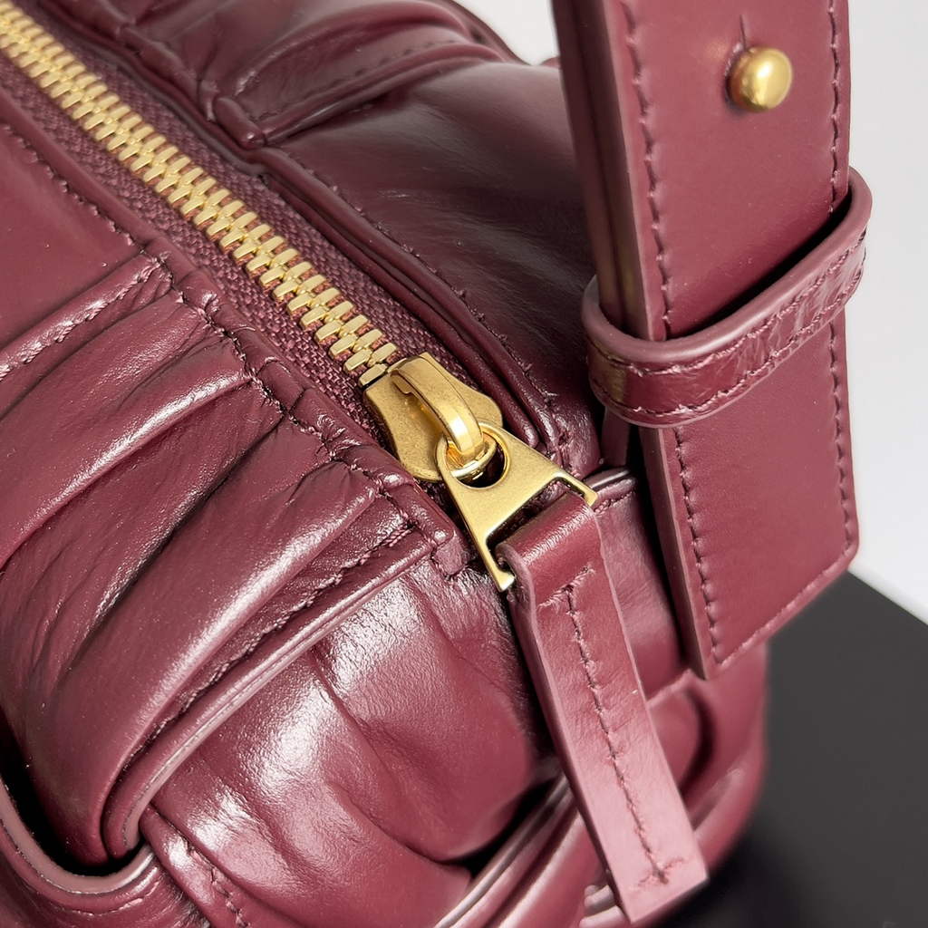 Bottega Veneta BV 717090 Brick Cassette In Wine Red