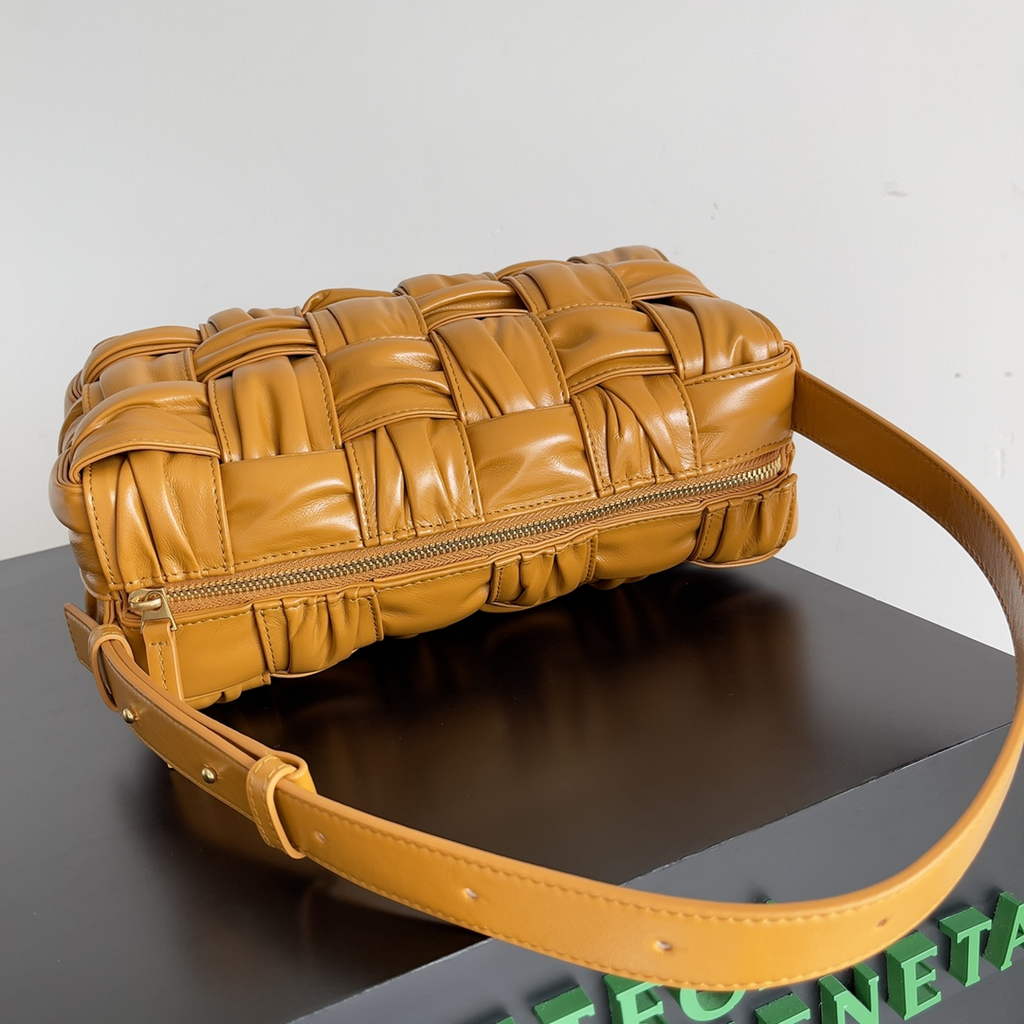 Bottega Veneta BV 717090 Brick Cassette In Tan