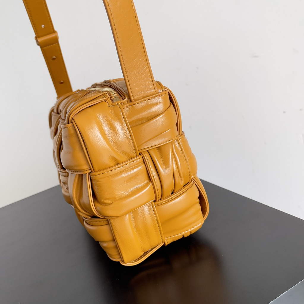 Bottega Veneta BV 717090 Brick Cassette In Tan