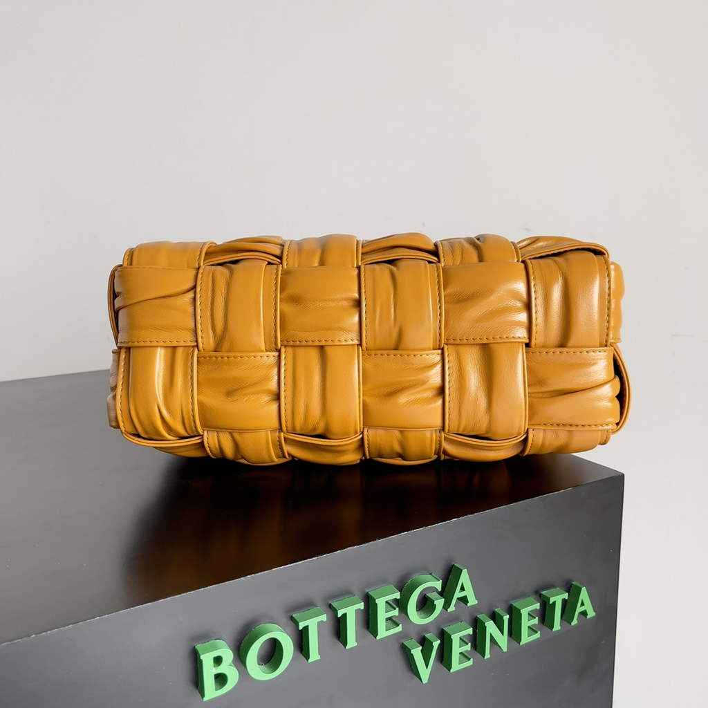 Bottega Veneta BV 717090 Brick Cassette In Tan