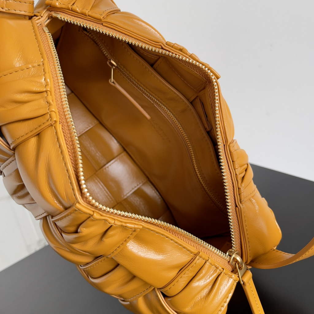 Bottega Veneta BV 717090 Brick Cassette In Tan