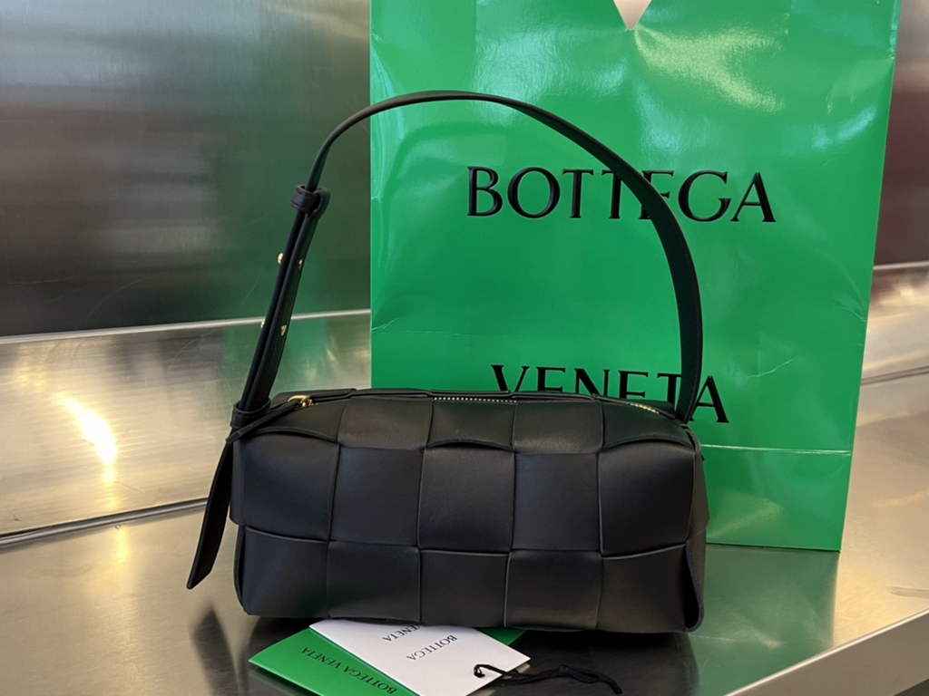 Bottega Veneta BV 729166 Small Brick Cassette In Black
