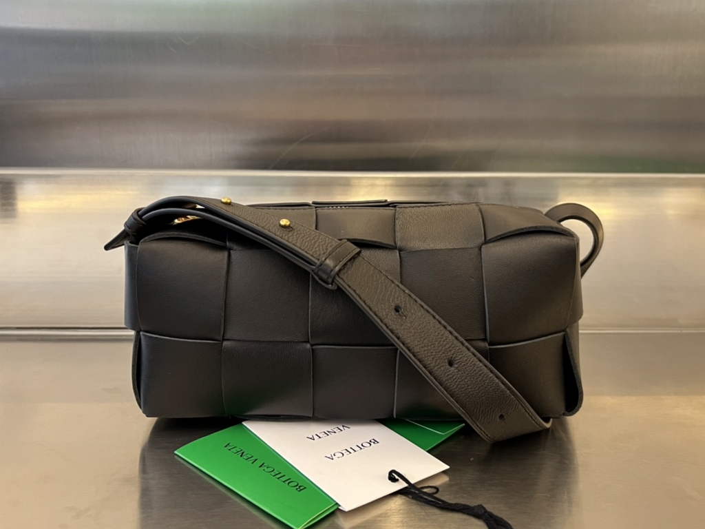 Bottega Veneta BV 729166 Small Brick Cassette In Black