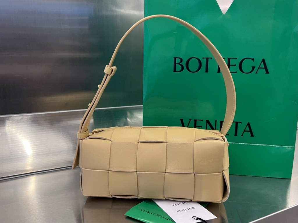 Bottega Veneta BV 729166 Small Brick Cassette In Dark Beige