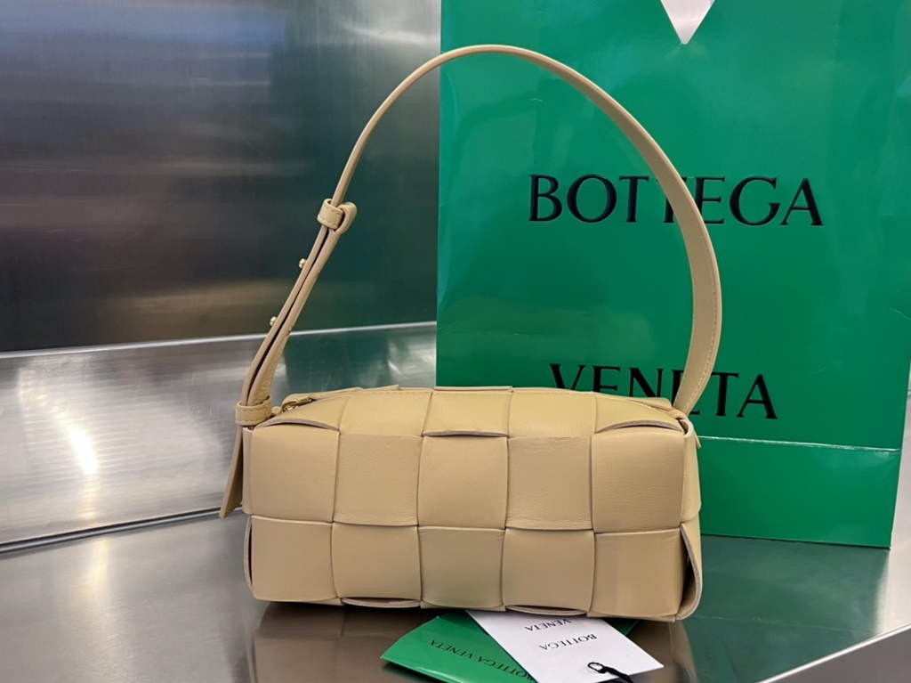 Bottega Veneta BV 729166 Small Brick Cassette In Dark Beige