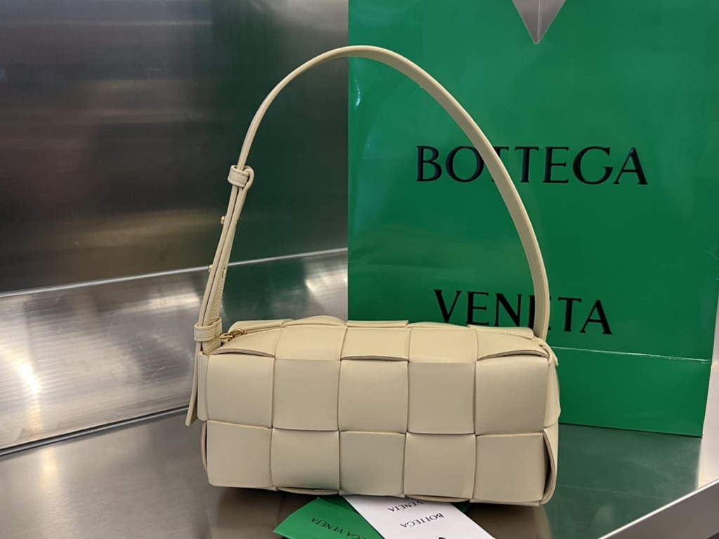 Bottega Veneta BV 729166 Small Brick Cassette In Beige