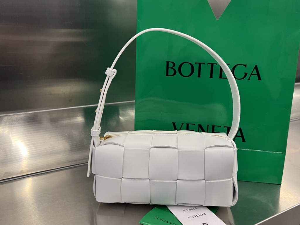 Bottega Veneta BV 729166 Small Brick Cassette In White