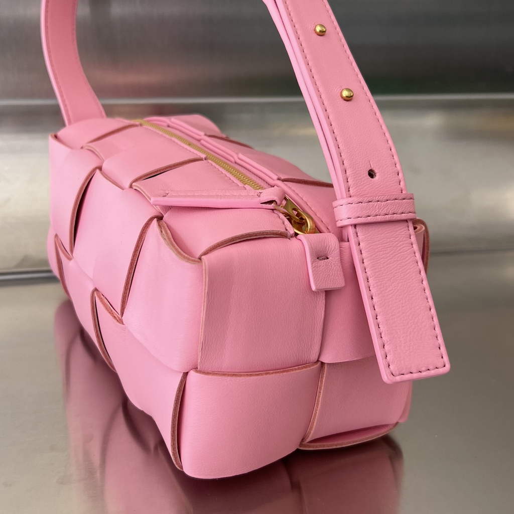 Bottega Veneta BV 729166 Small Brick Cassette In Pink
