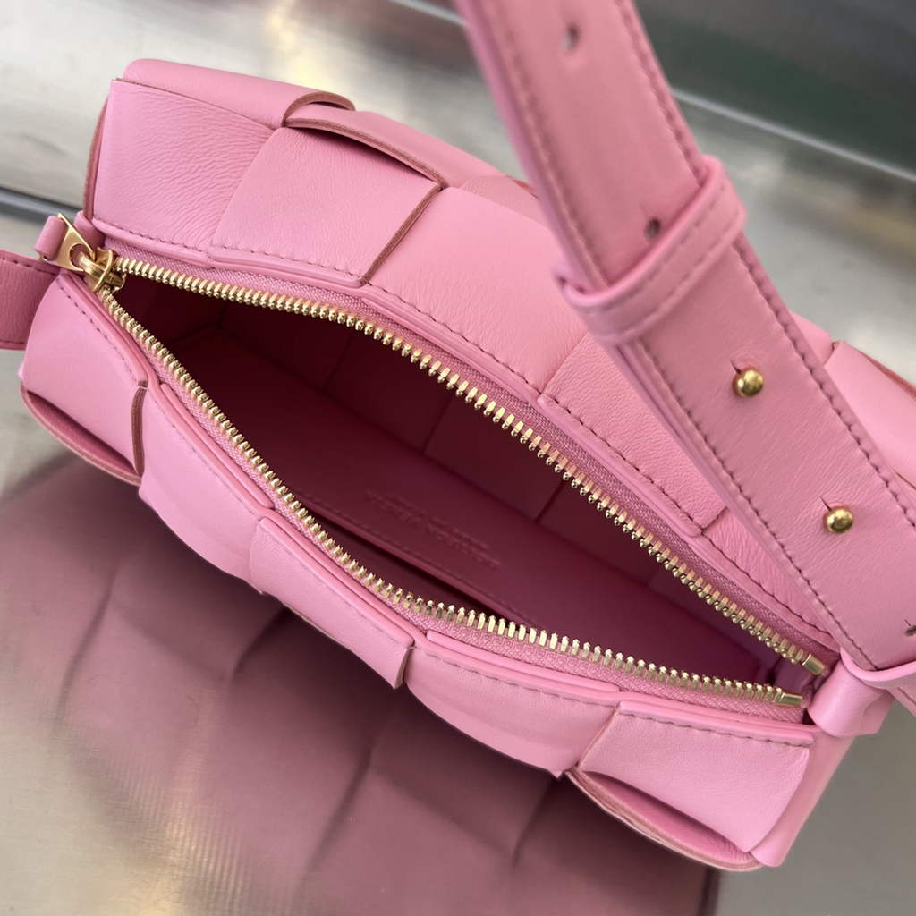 Bottega Veneta BV 729166 Small Brick Cassette In Pink