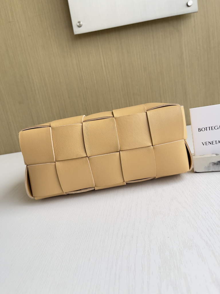 Bottega Veneta BV 729166 Small Brick Cassette In Dark Beige