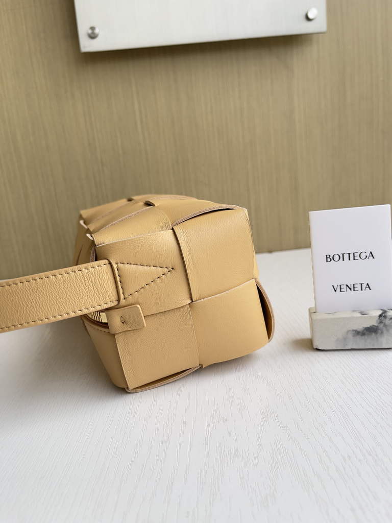 Bottega Veneta BV 729166 Small Brick Cassette In Dark Beige
