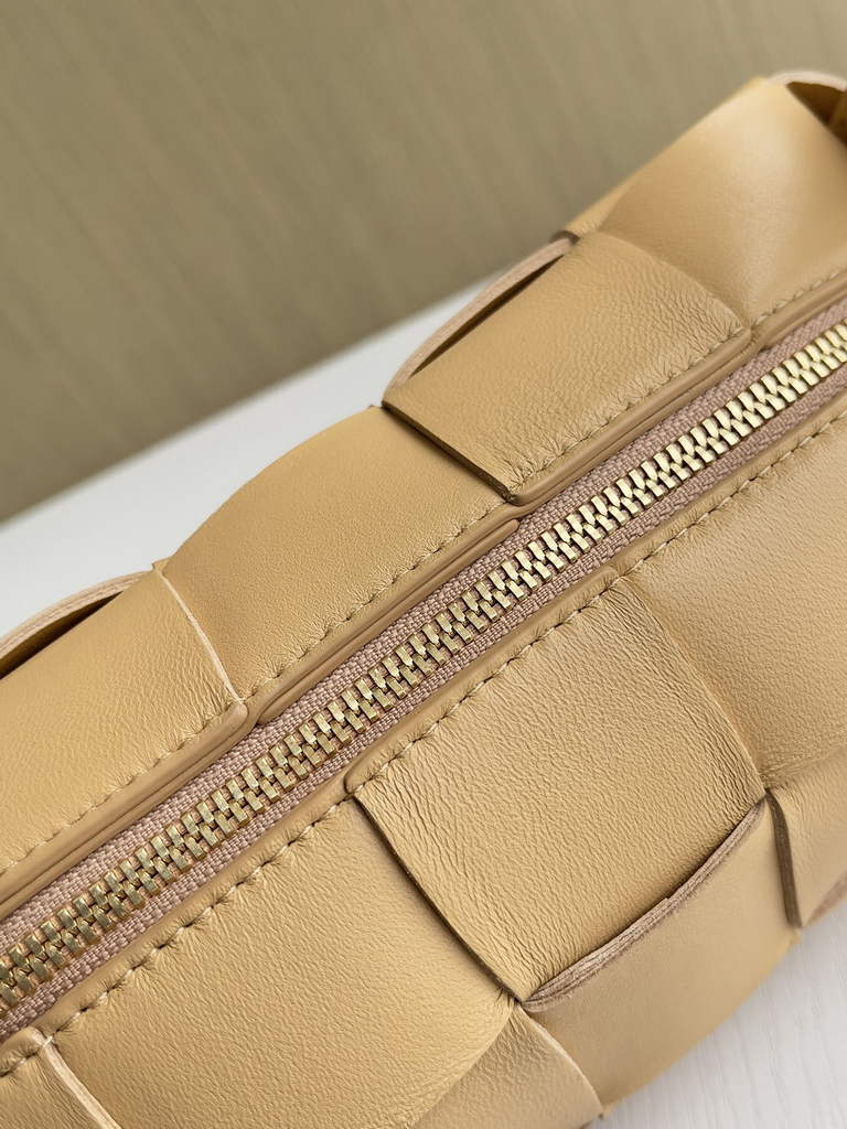 Bottega Veneta BV 729166 Small Brick Cassette In Dark Beige