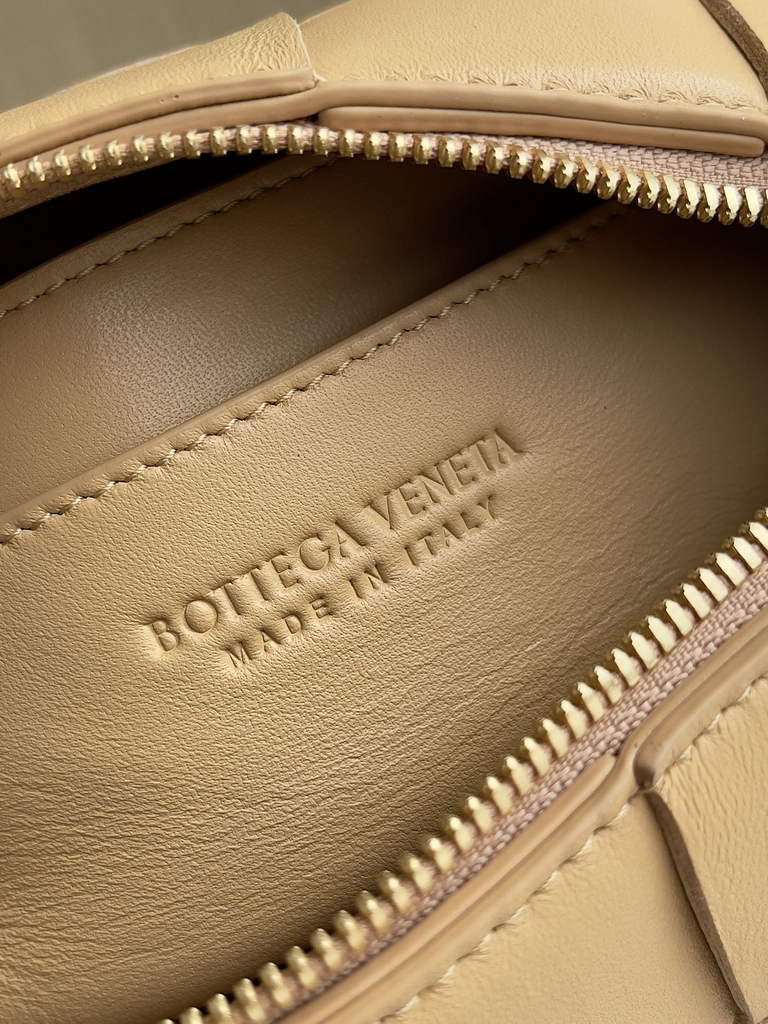 Bottega Veneta BV 729166 Small Brick Cassette In Dark Beige