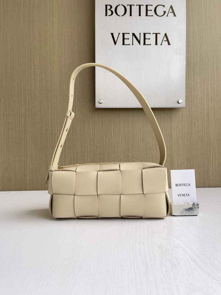 Bottega Veneta BV 729166 Small Brick Cassette In Beige