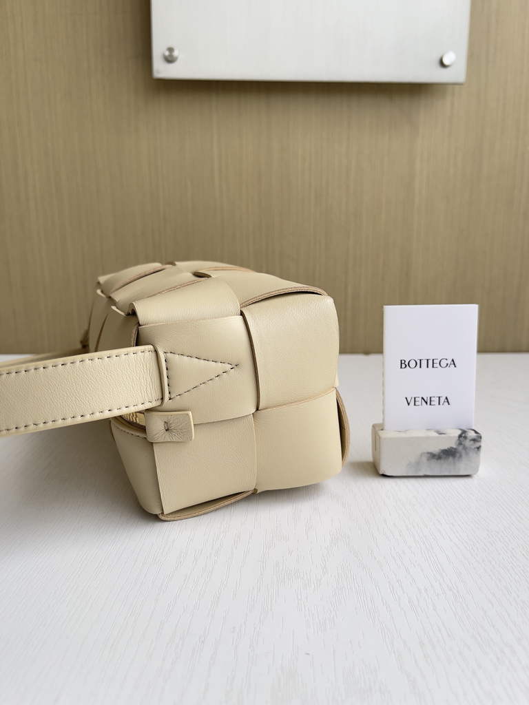Bottega Veneta BV 729166 Small Brick Cassette In Beige
