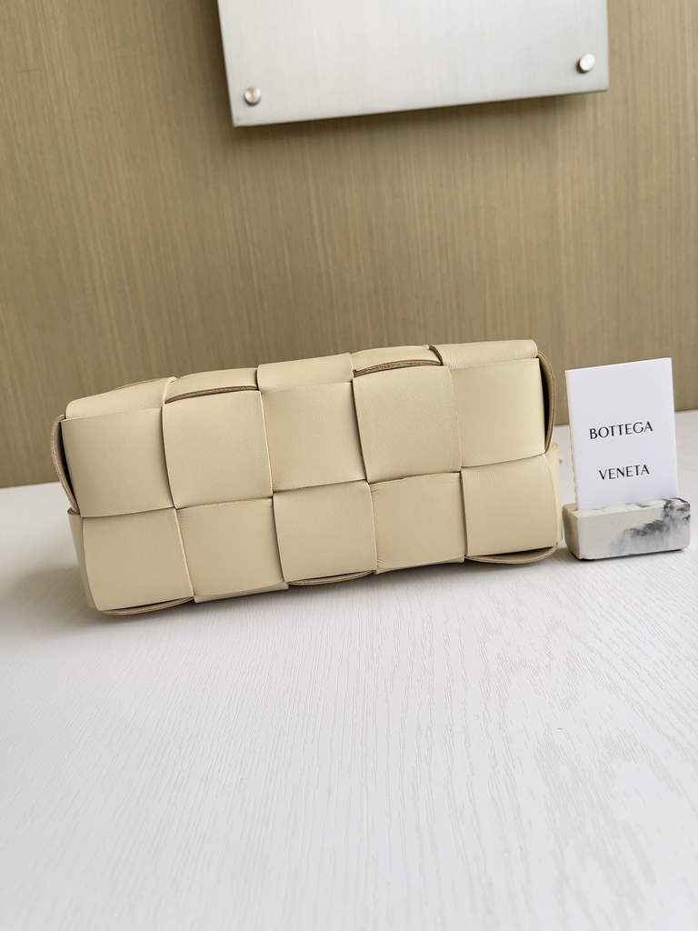 Bottega Veneta BV 729166 Small Brick Cassette In Beige
