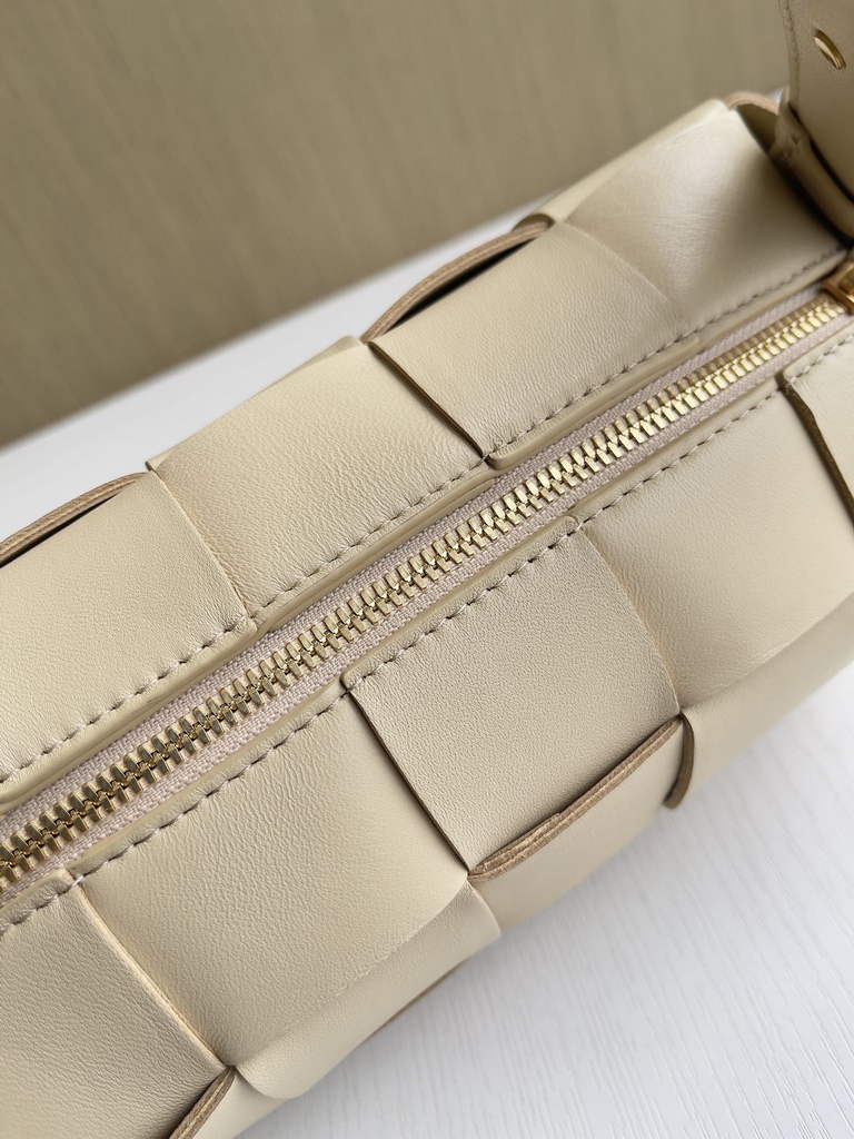 Bottega Veneta BV 729166 Small Brick Cassette In Beige